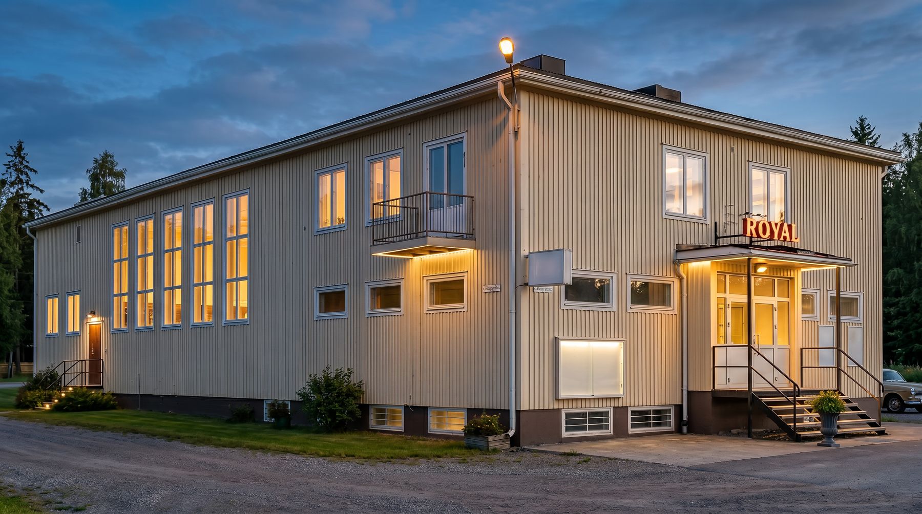 Visionsbild: Royalhuset i kvällsljus med tända fönster